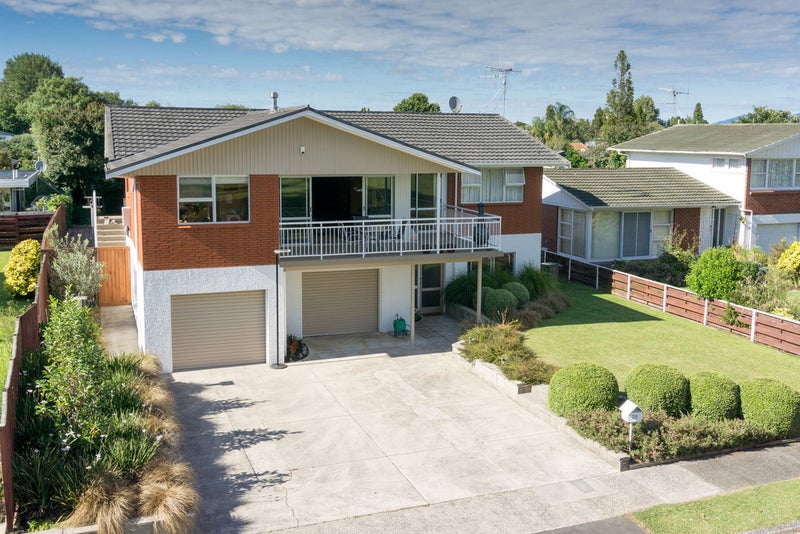 38 Clements Crescent, Queenwood, Hamilton - Carousel 1