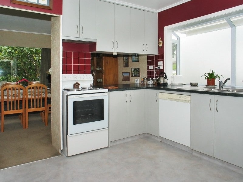 1 Annan Grove, Papakowhai, Porirua - Carousel 2