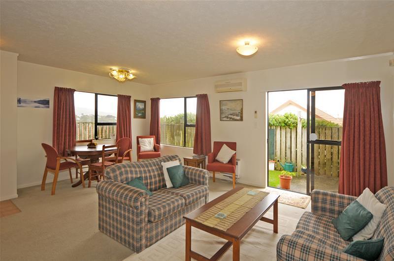 2 Sunningdale Lane, Woodridge, Wellington - Carousel 2