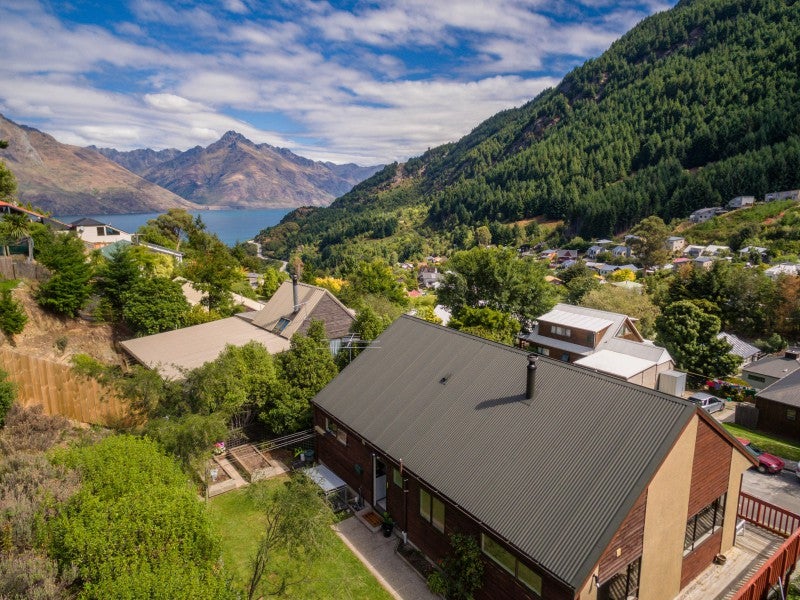 3 MacKinnon Terrace, Sunshine Bay, Queenstown - Carousel 20