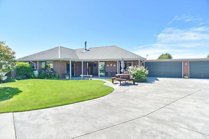 11 Amdale Avenue, Broomfield, Christchurch - Carousel 1