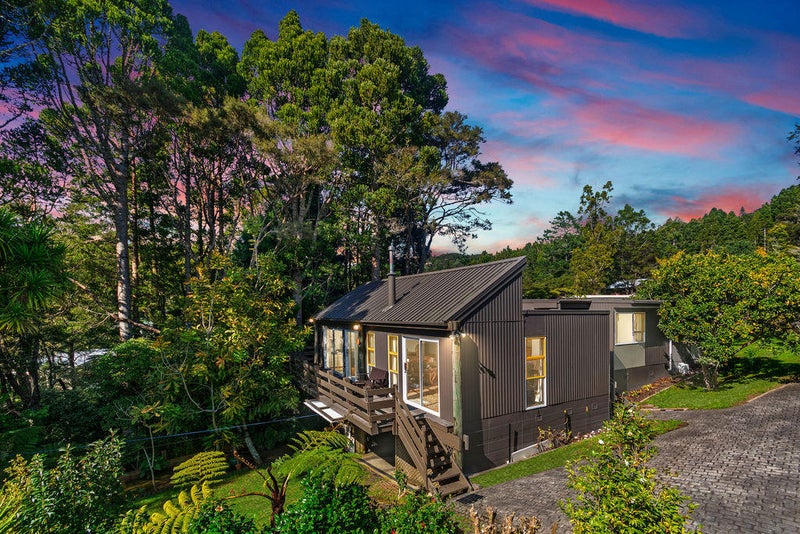 45 Daffodil Street, Titirangi, Auckland - Carousel 1