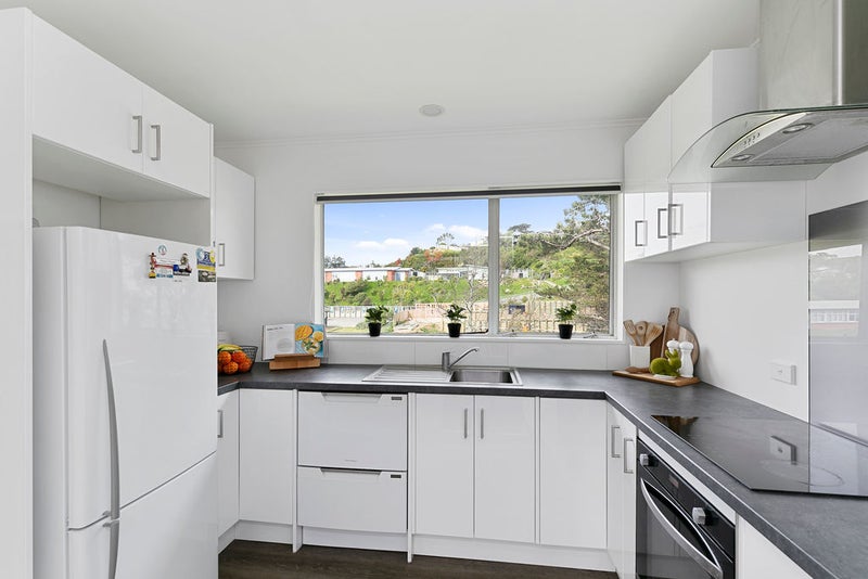 18B Robert Street, Newlands, Wellington - Carousel 2