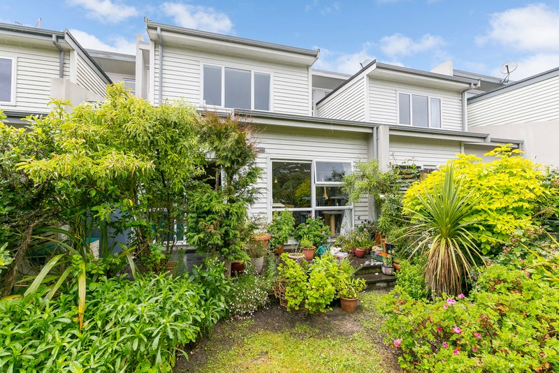 12 South Karori Road, Karori, Wellington - Carousel 1