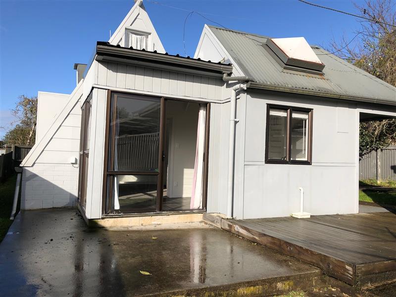 1/13 Lincoln Road, Henderson, Auckland - Carousel 1