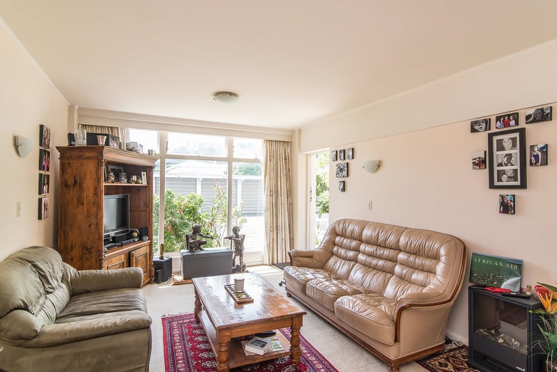 2/4 Claremont Grove, Mount Victoria, Wellington - Carousel 2