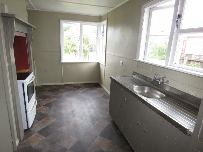 8 Colvin Street, Westport, Westport - Carousel 2