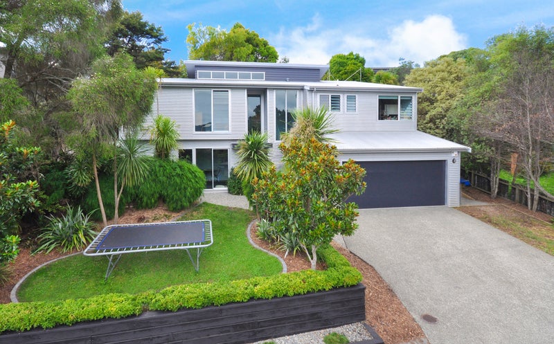 10 Springwater Vale, Unsworth Heights, Auckland - Carousel 1