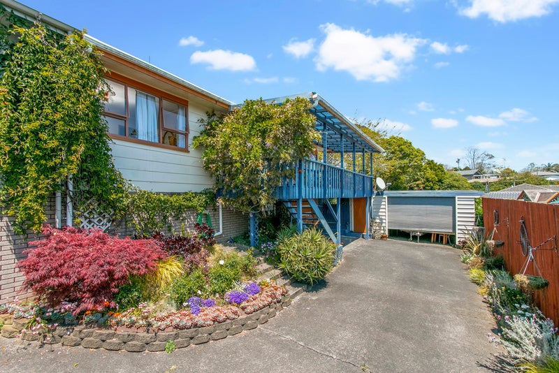 2/24 Longreach Drive, Sunnyvale, Auckland - Carousel 1