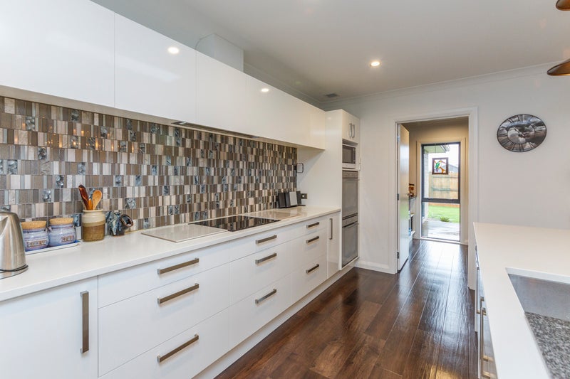 5 St Heliers Grove, Fitzherbert, Palmerston North - Carousel 2