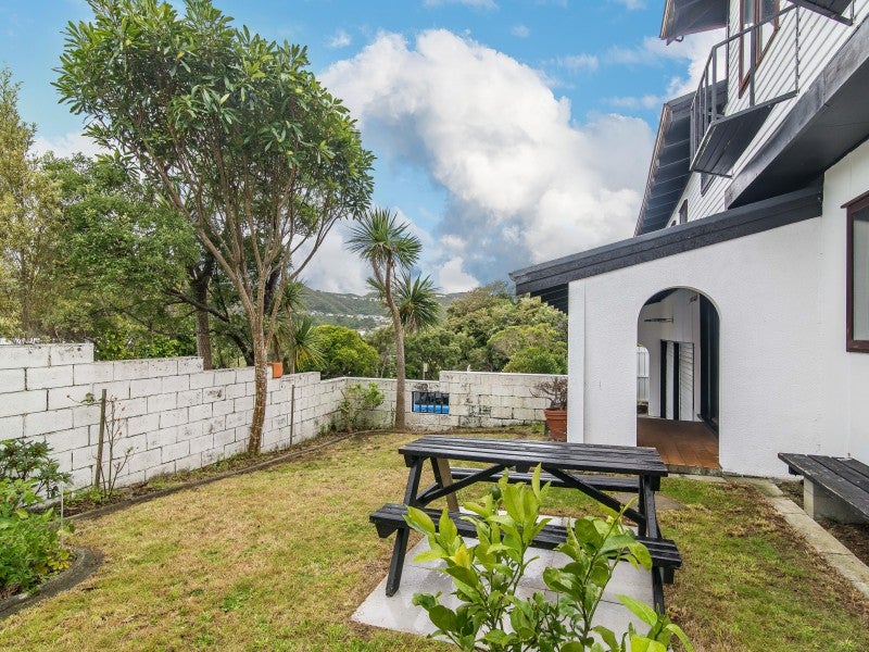 35 Woodhouse Avenue, Karori, Wellington - Carousel 2