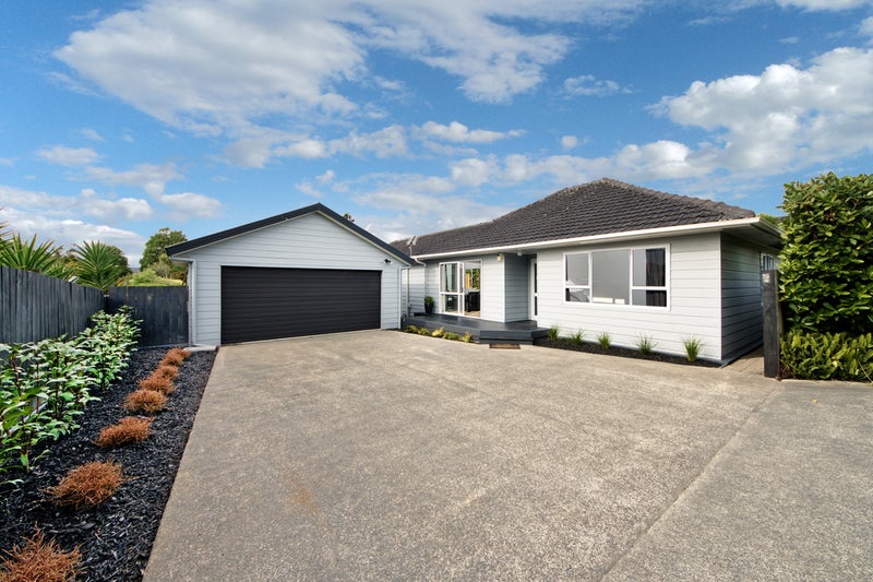 50A Godley Road, Green Bay, Auckland - Carousel 1