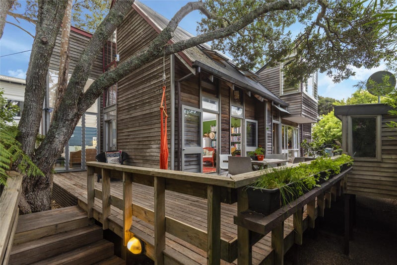 22 Glade Place, Birkenhead, Auckland - Carousel 1