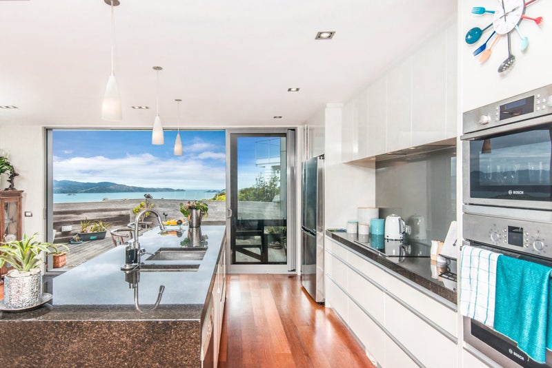 6 Bendigo Grove, Newlands, Wellington - Carousel 2