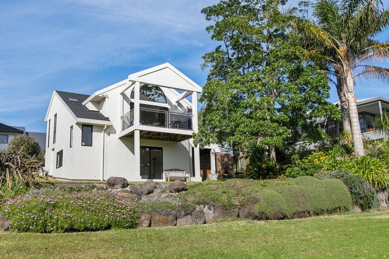 4 Jim Rhind Place, Pahurehure, Papakura - Carousel 1