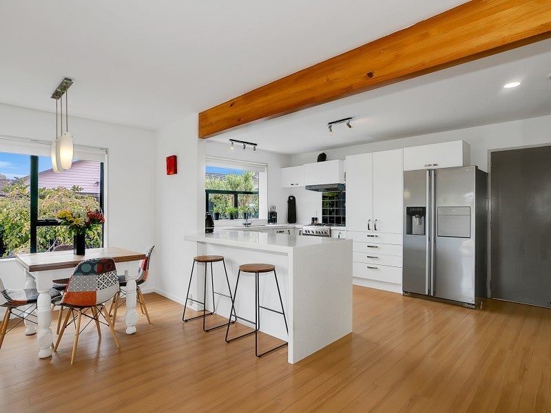 9B Wainui Avenue, Point Chevalier, Auckland - Carousel 2