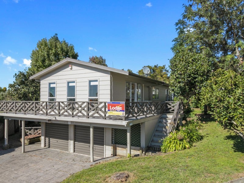 33 Matipo Crescent, Pukete, Hamilton - Carousel 1