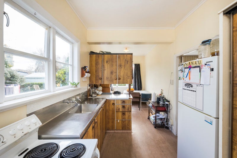 77 Savage Crescent, West End, Palmerston North - Carousel 2