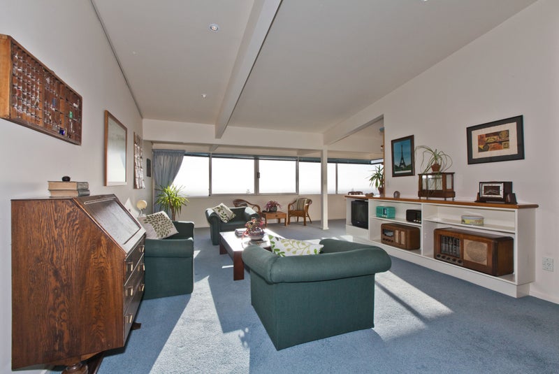 2/16 Takahe Drive, Cashmere, Christchurch - Carousel 2