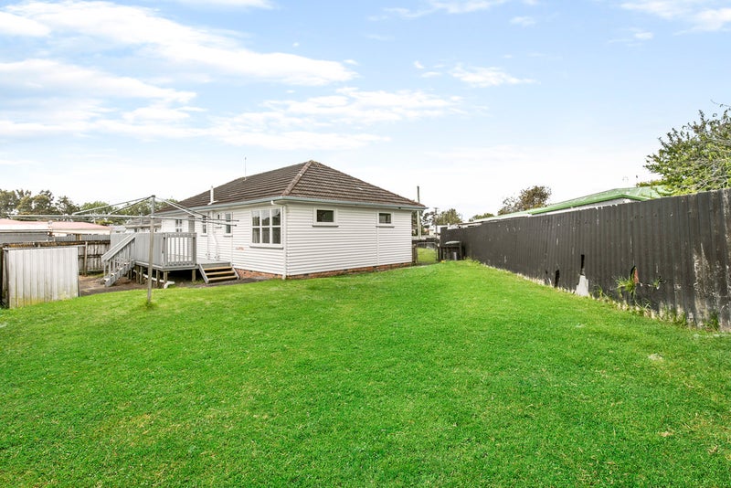 5 Linda Place, Otara, Auckland - Carousel 2