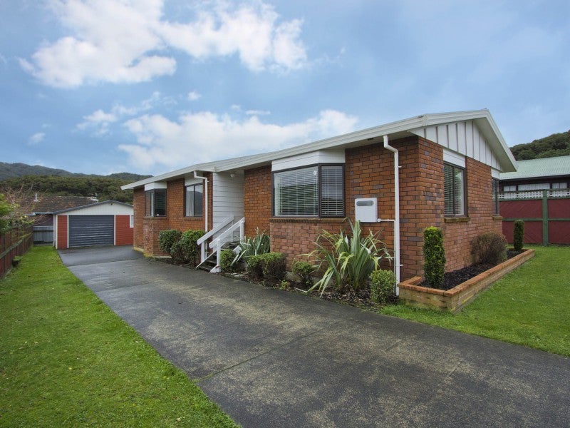 15 Karamea Grove, Wainuiomata, Lower Hutt - Carousel 1