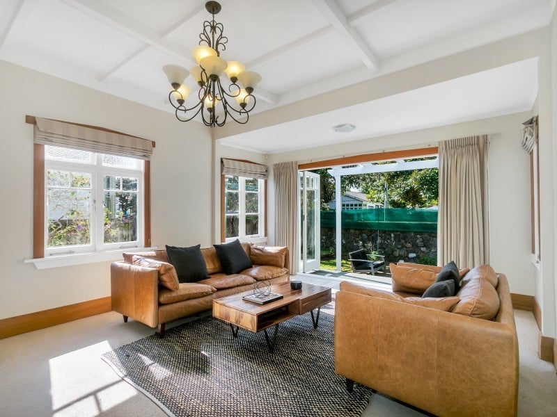 11 Jason Avenue, Sandringham, Auckland - Carousel 2