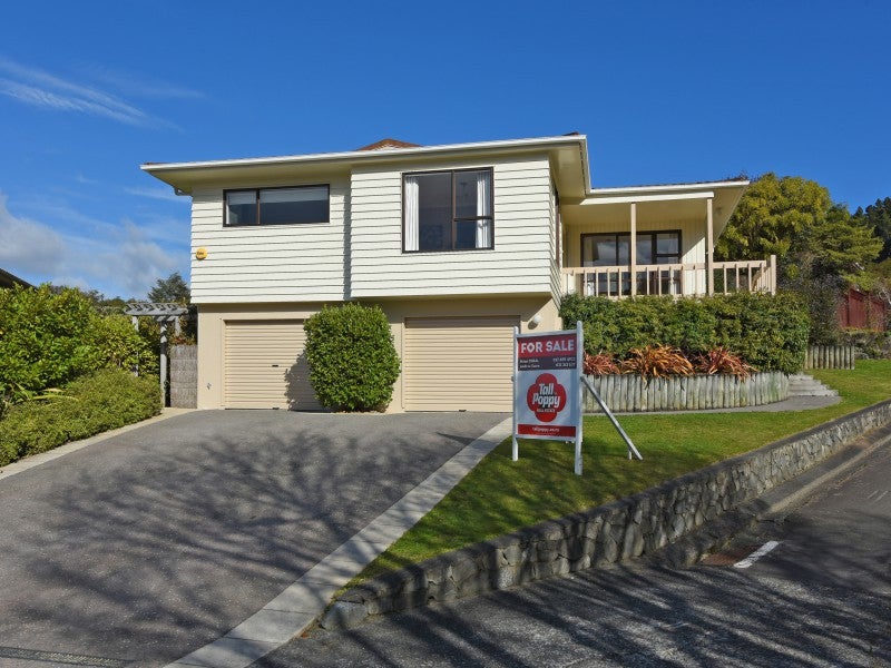 13 Pioneer Grove, Silverstream, Upper Hutt - Carousel 20