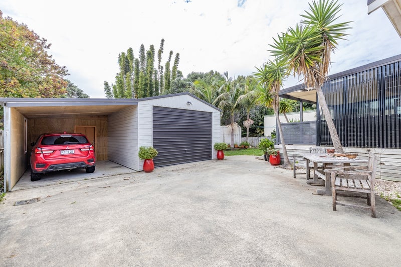 16 Peninsula Parade, Hihi - Carousel 18