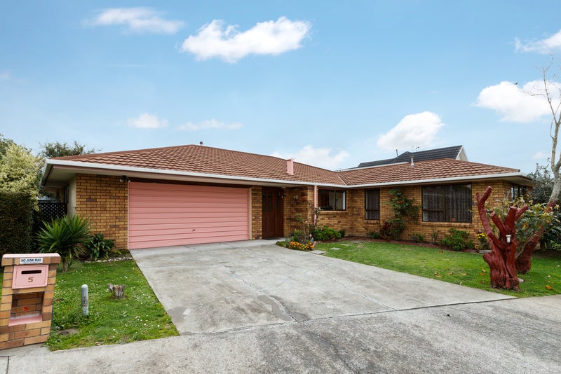 5 Hill Court, Awapuni, Palmerston North - Carousel 1