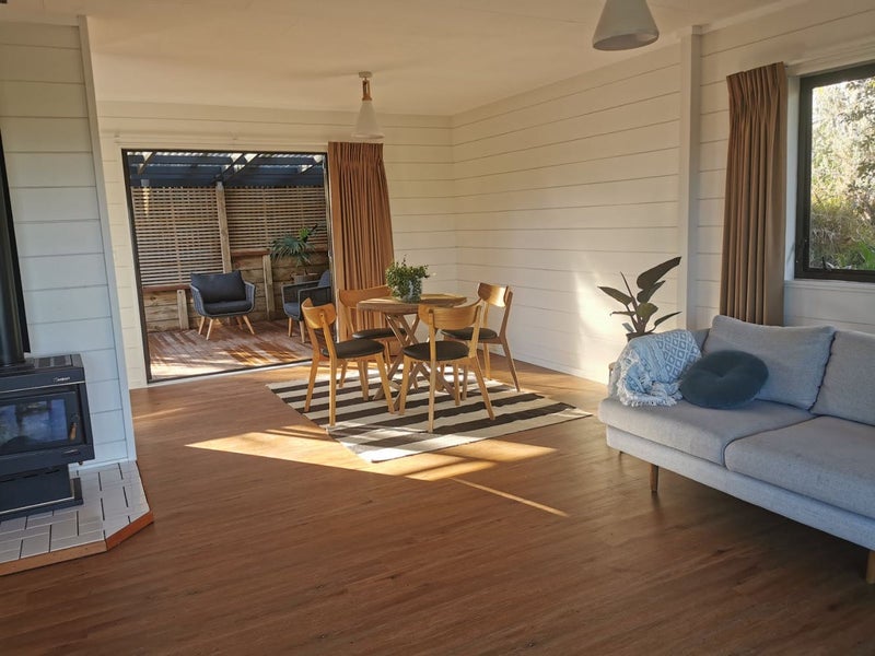 3 Karaka Road, Oneroa, Waiheke Island - Carousel 1