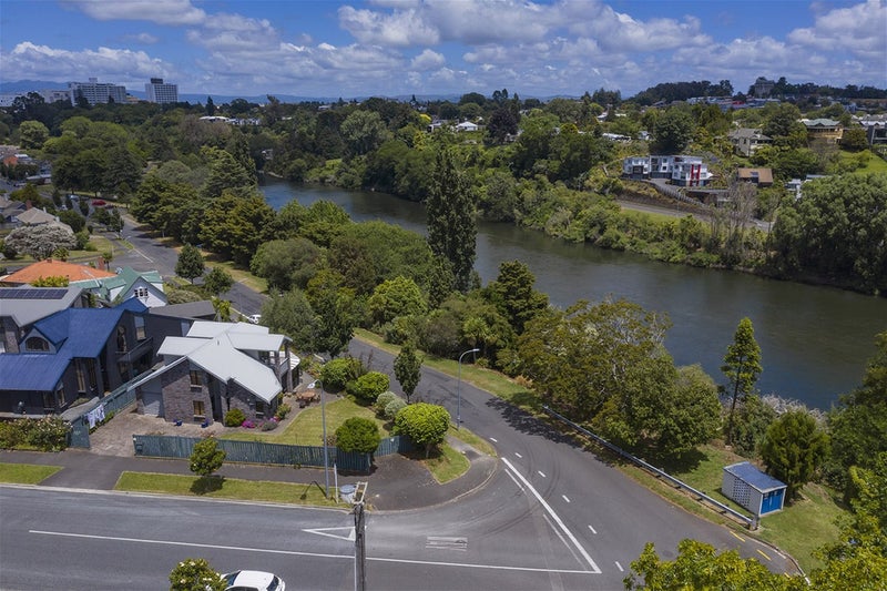 129 MacFarlane Street, Hamilton East, Hamilton - Carousel 17