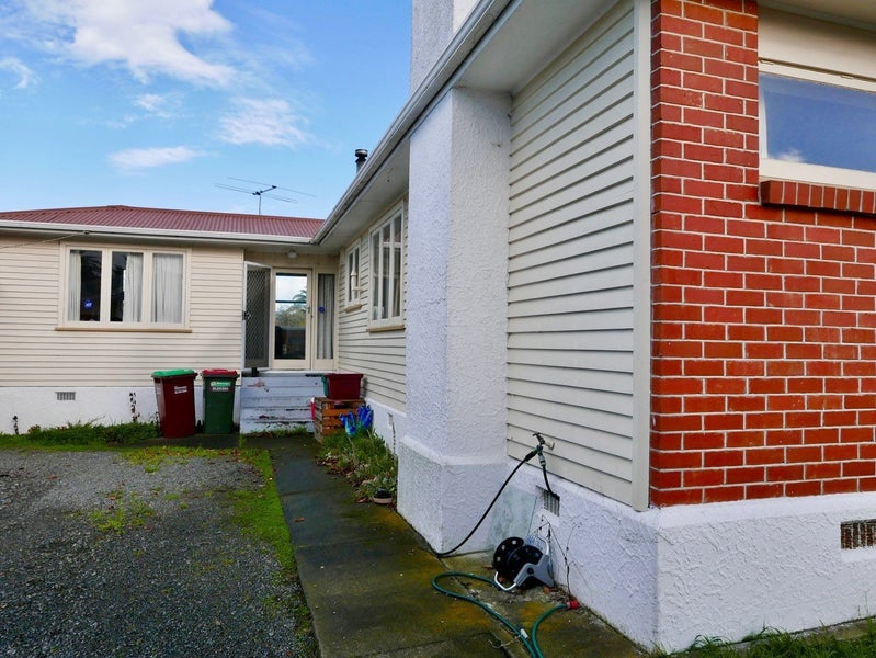 6 Keir Crescent, Lansdowne, Masterton - Carousel 9