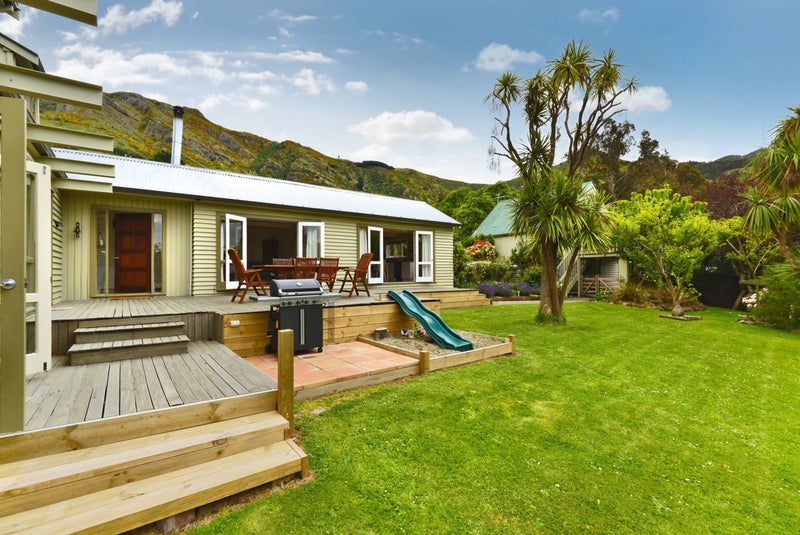 15 Main Road, Lyttelton - Carousel 26