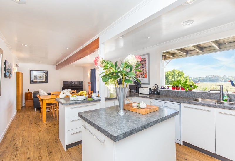 8 Lytton Street, Devonport, Auckland - Carousel 2