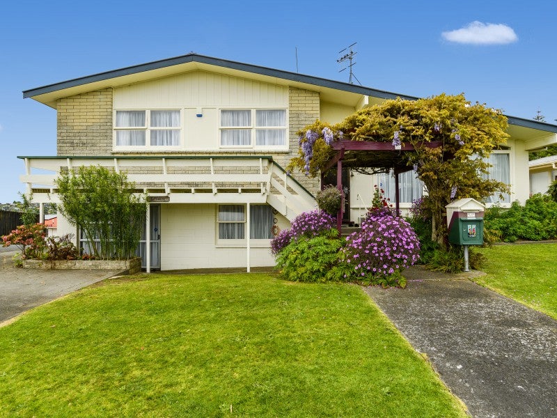 16 The Drive, Brookfield, Tauranga - Carousel 1