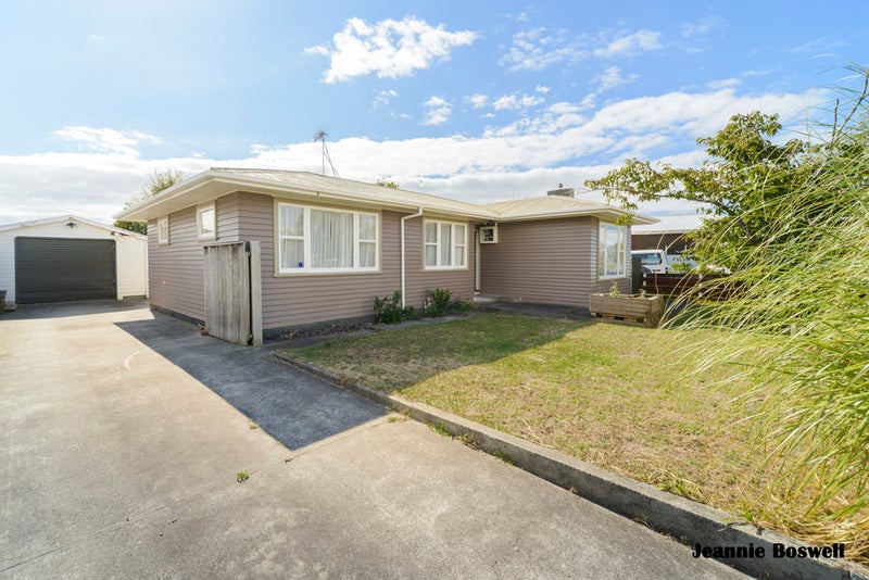 11 Leslie Avenue, Cloverlea, Palmerston North - Carousel 1