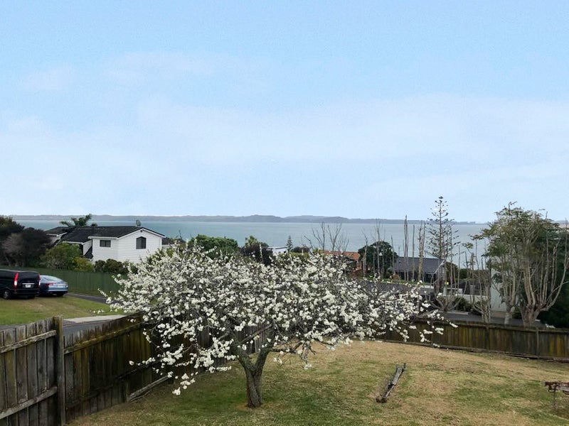 1 Motuketekete Avenue, Army Bay, Whangaparāoa - Carousel 8