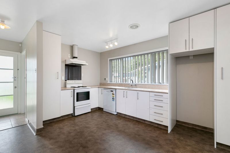 4 Parkway, Wainuiomata, Lower Hutt - Carousel 2