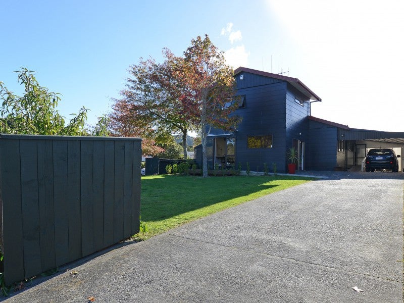 2 Donegal Grove, Birchville, Upper Hutt - Carousel 24