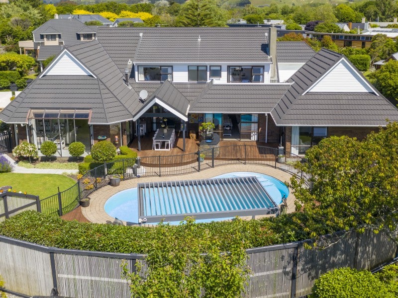 9 Oak Bay, Waikanae - Carousel 2