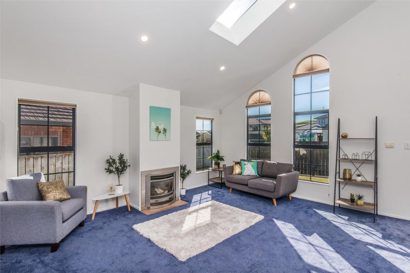 11 White Pine Avenue, Woodridge, Wellington - Carousel 1