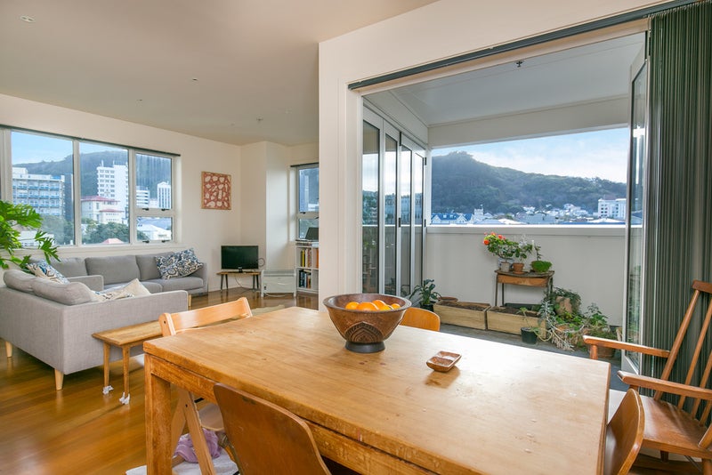 303/107 Thorndon Quay, Pipitea, Wellington - Carousel 1