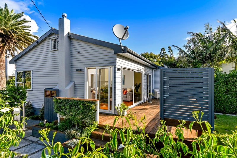 2/50 Rambler Crescent, Beach Haven, Auckland - Carousel 1