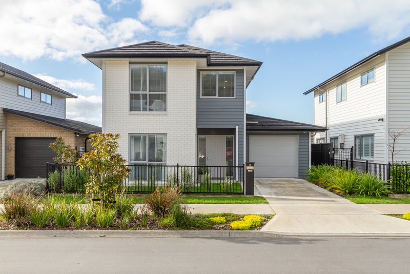8 Chalfont Road, Silverstream, Upper Hutt - Carousel 1
