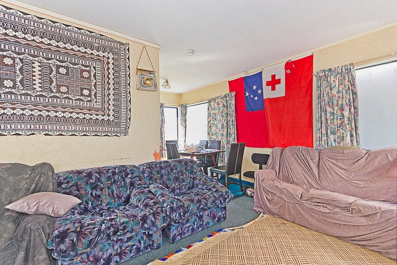 25 Suzanne Grove, Kelvin Grove, Palmerston North - Carousel 2