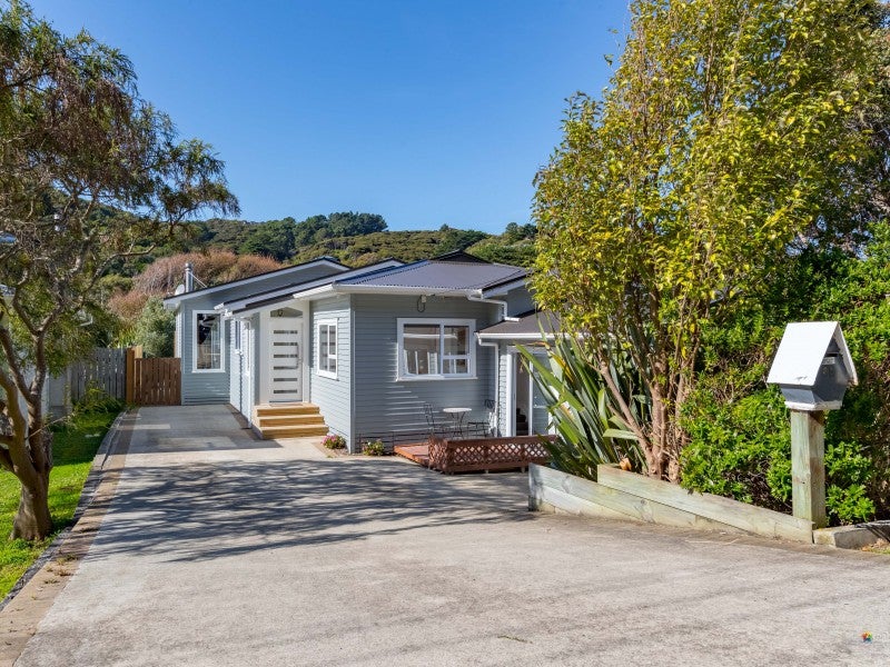 38 Airlie Road, Plimmerton, Porirua - Carousel 26