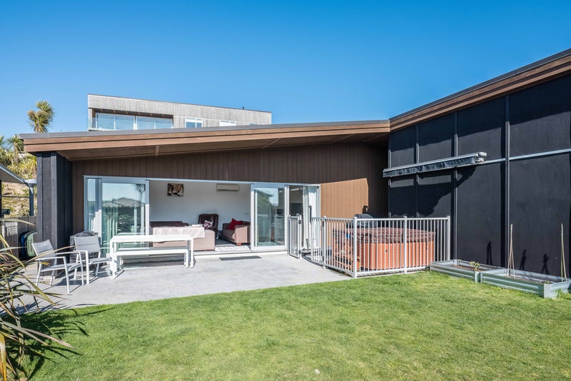 31 Ashwood Street, Woodridge, Wellington - Carousel 1