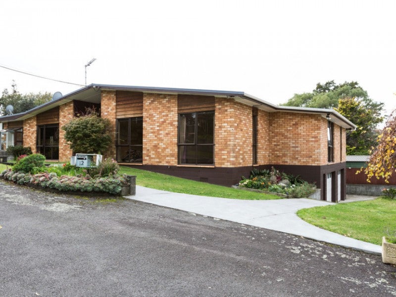 12 Hillside Crescent, Westown, New Plymouth - Carousel 1
