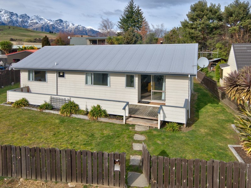 49 Oregon Drive, Kelvin Heights, Queenstown - Carousel 1