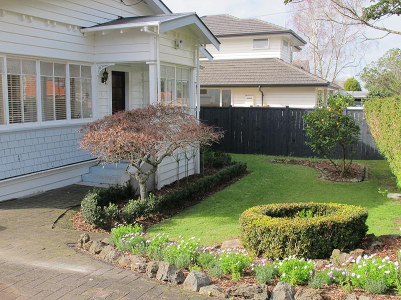 10 Kowhatu Road, One Tree Hill, Auckland - Carousel 2
